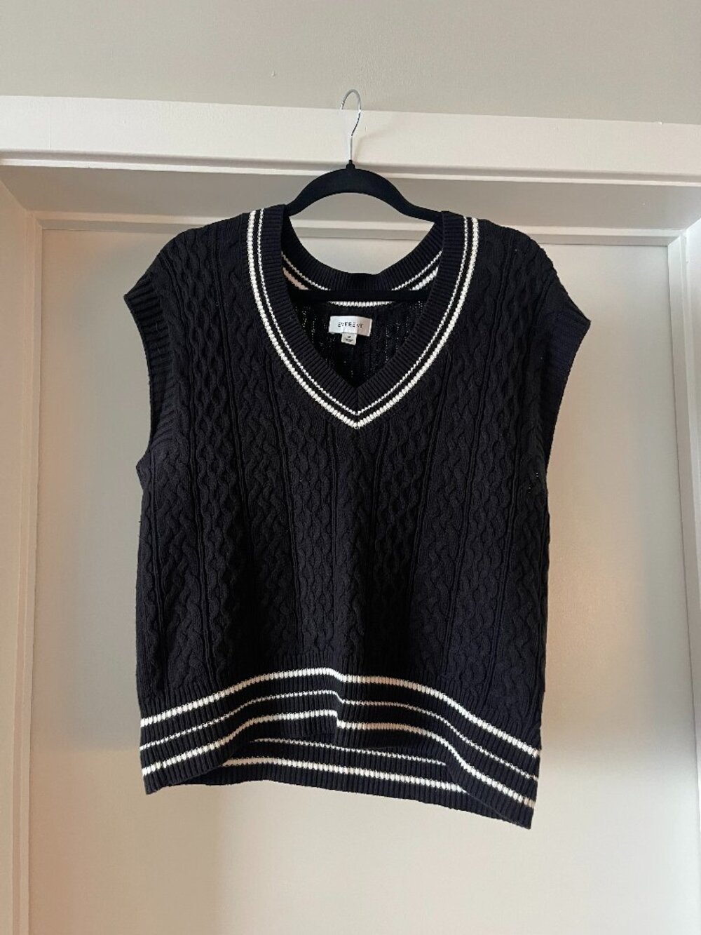 Evereve Black and White Cable Knit Sweater Vest - Size Medium